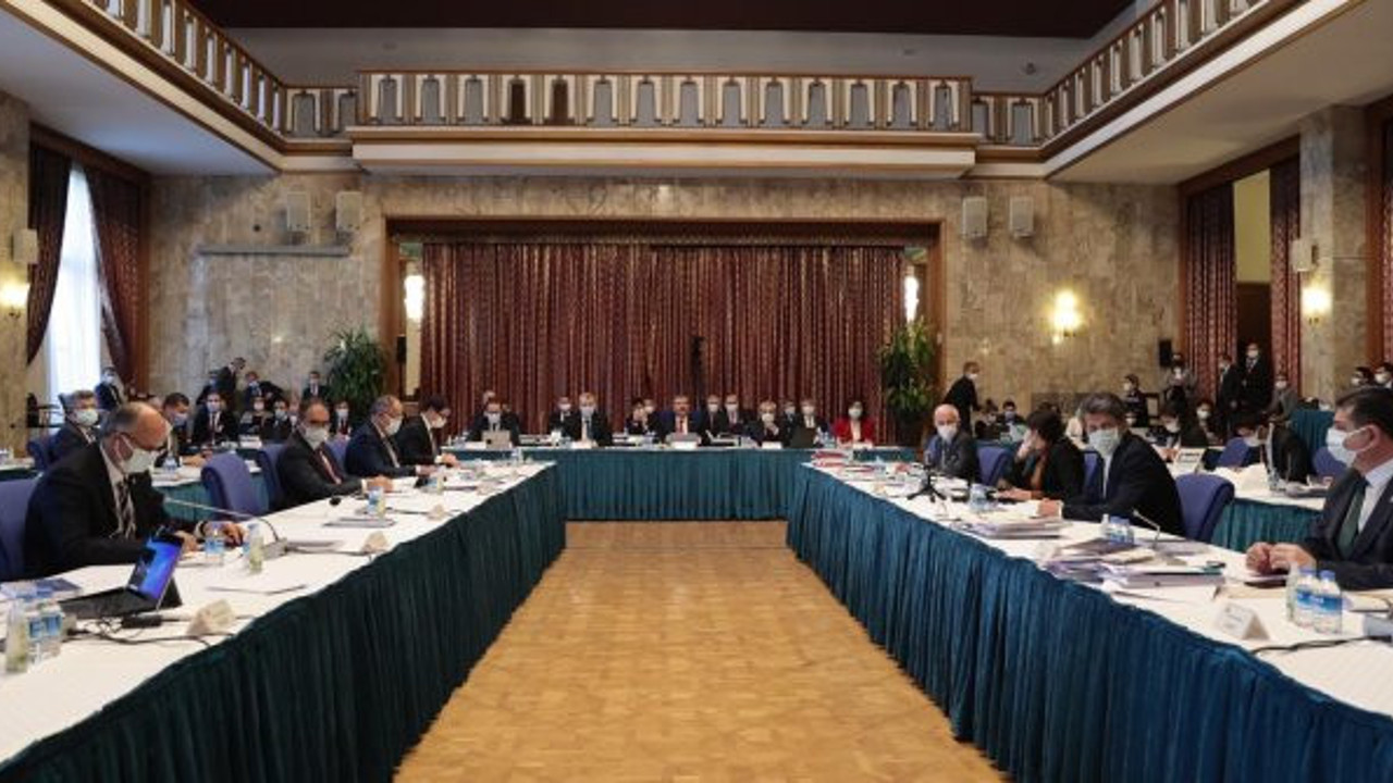 Mevsimsel grip artık korona virüs. Bakan Koca'dan 1,5 milyon aşı iddiasına yanıt. Aşı için 2 gün içinde sözleşme imzalanacak