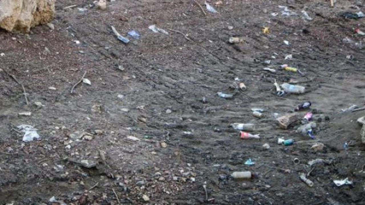 Su çekilince utanç görüntüleri ortaya çıktı. Yüzü kızaran ayağa kalksın