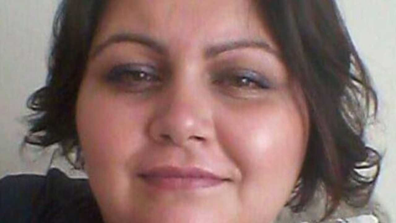 Sağlık çalışanlarından peş peşe acı haberler geliyor. 2 çocuk annesi Ezen hemşire korona virüse 15 gün dayanabildi