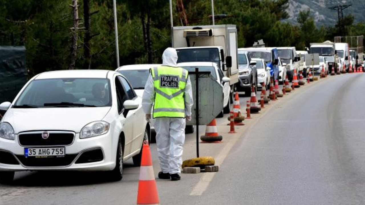 Bilim Kurulu Üyesi Prof. Dr. Tezer'den uyarı üstüne uyarı. Seyahat kısıtlaması hakkında çarpıcı açıklama