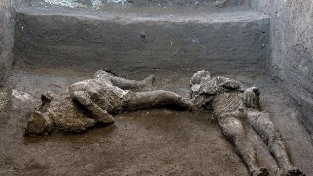 Pompei'de küllerle kaplanmış şekilde bulundular. Görenler dondu kaldı