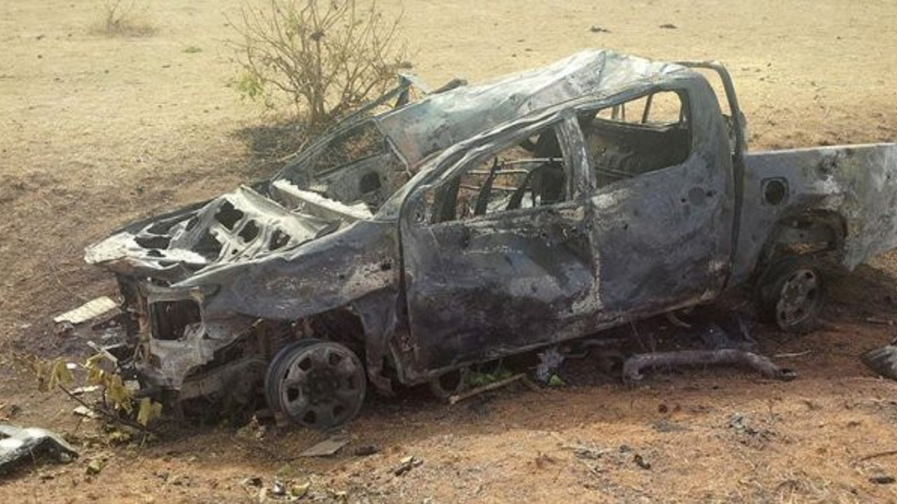 Terör örgütü valinin konvoyuna saldırı düzenledi. 9 kişi öldü