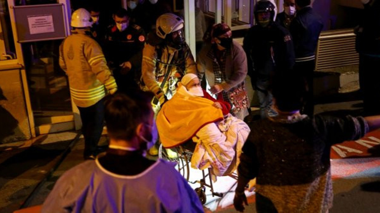 Cerrahpaşa Tıp Fakültesi'nde panik. Çıkan yangında hastalar itfaiye ekipleri tarafından tahliye edildi