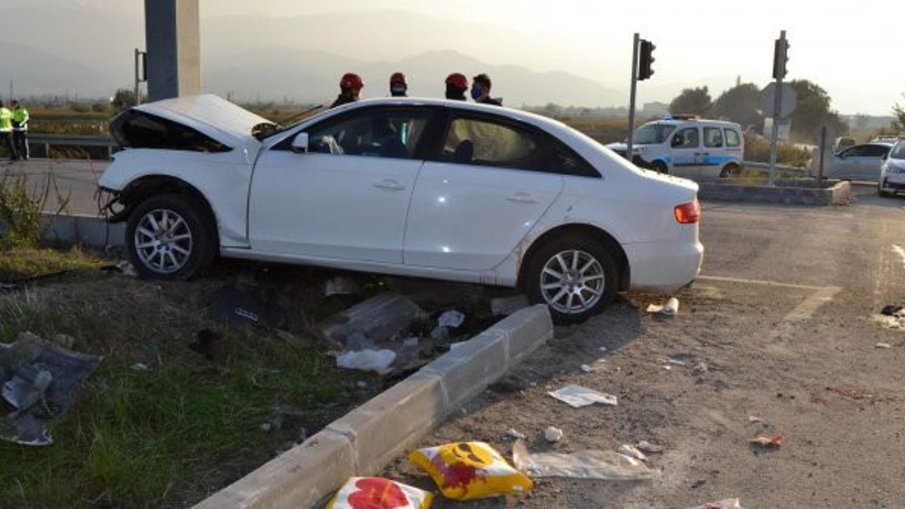 Manisa'da iki otomobil çarpıştı: 7 yaralı