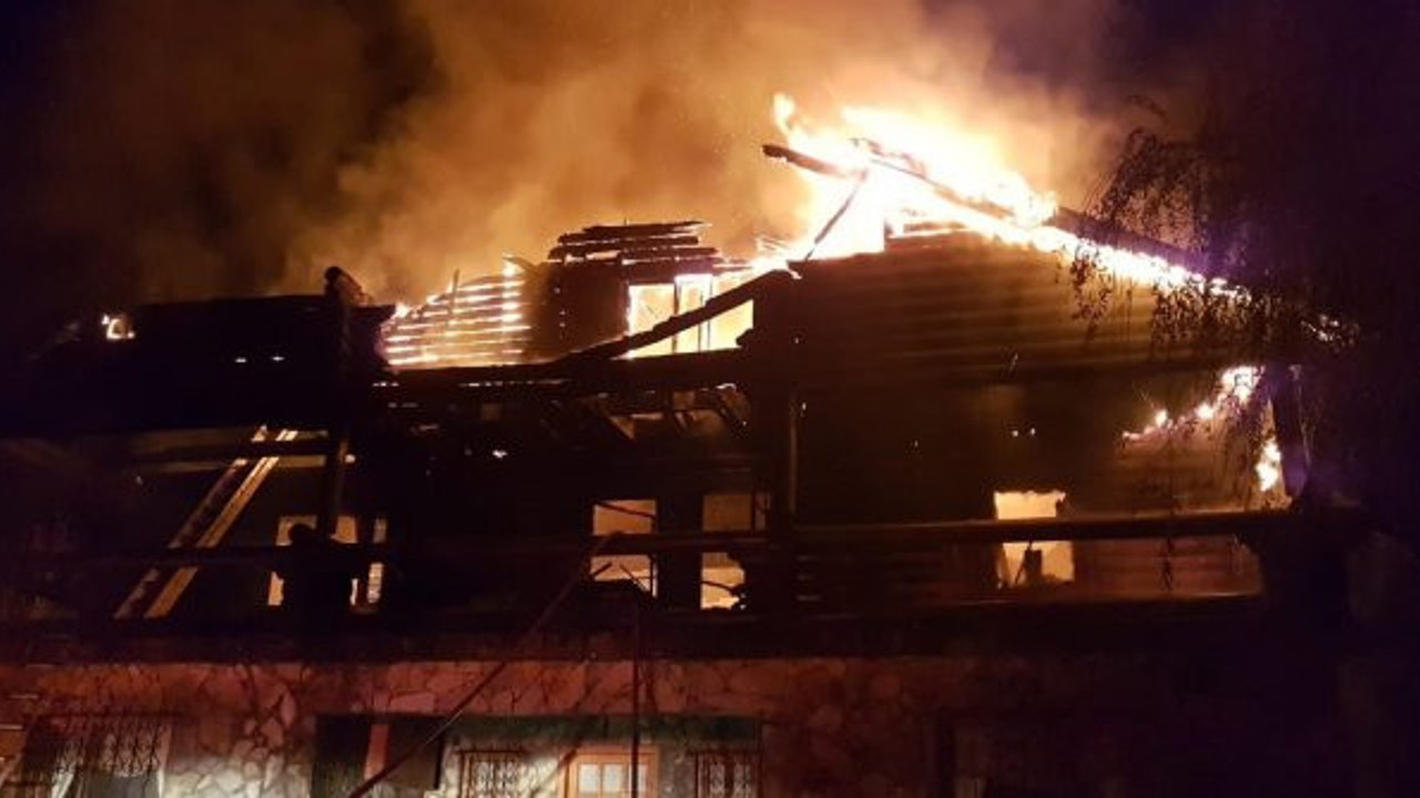2 katlı ev cayır cayır yandı