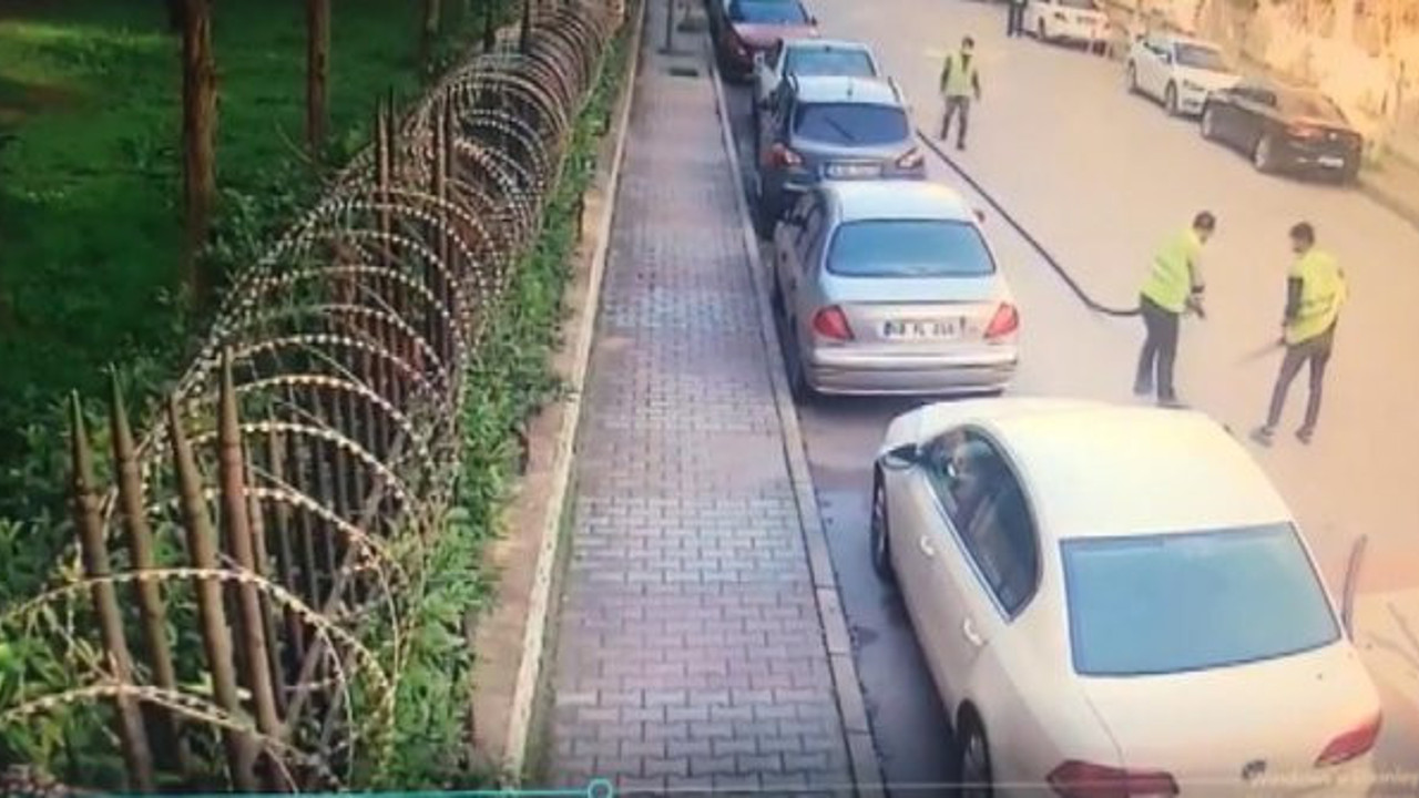 Sarı yelek giyerek Bakırköy'de güpegündüz soygun yaptılar. sokaktaki herkes de işçiler çalışıyor sanıp seyretti