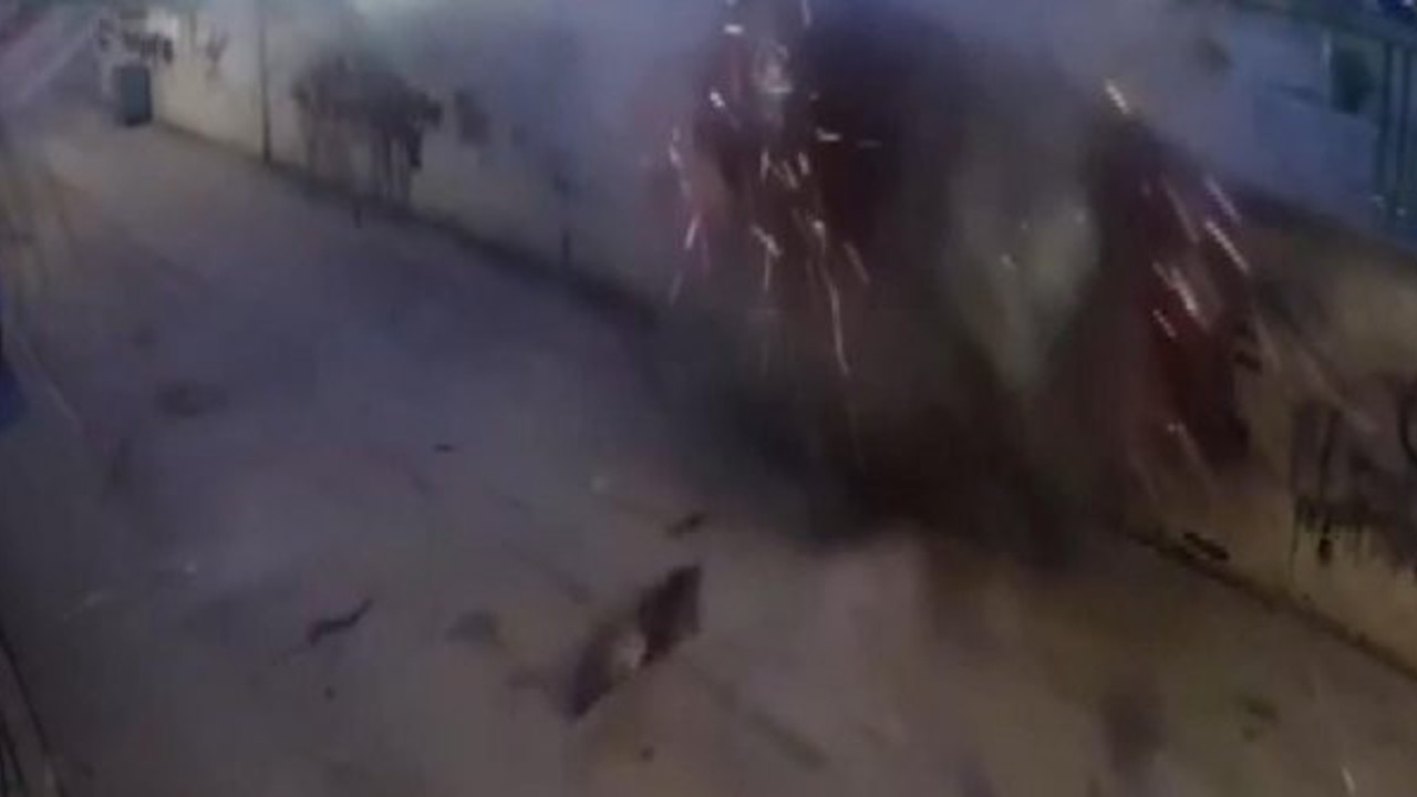 Çekmeköy'de feci kaza. Parçalanan araçtan burnu bile kanamadan çıktı