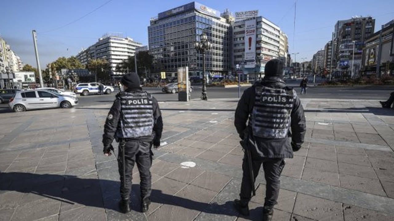 Türkiye’deki 14 saatlik sokağa çıkma yasağı başladı. İşte açık olacak mekânlar ve işletmeler. Hafta sonu sokağa çıkma yasağı hangi saatler arasında uygulanacak?