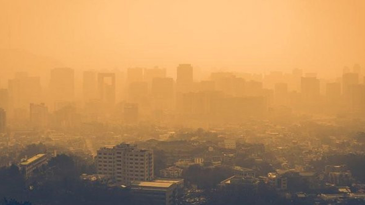 Tüm Türkiye'yi etkisi altına aldı çöl tozu virüsü bulaştırır mı. Uzmanlar ikiye bölündü