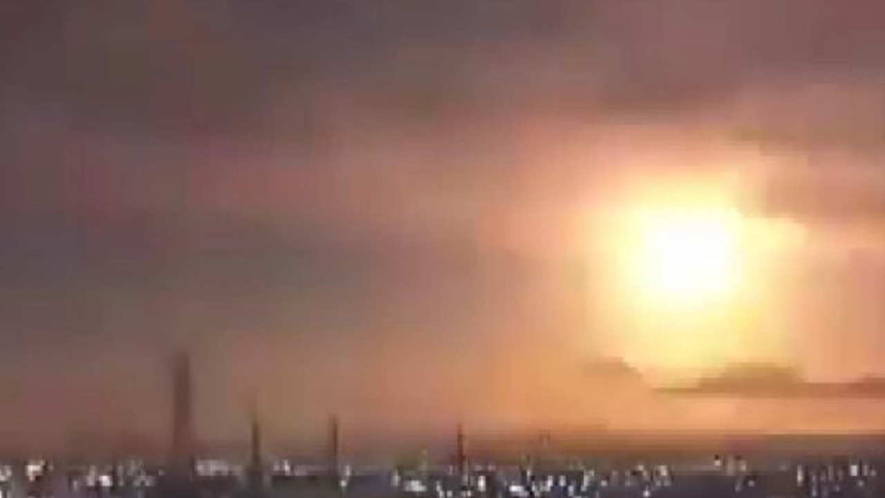 Atmosfere girdi ateş topuna döndü geceyi gündüze çevirdi