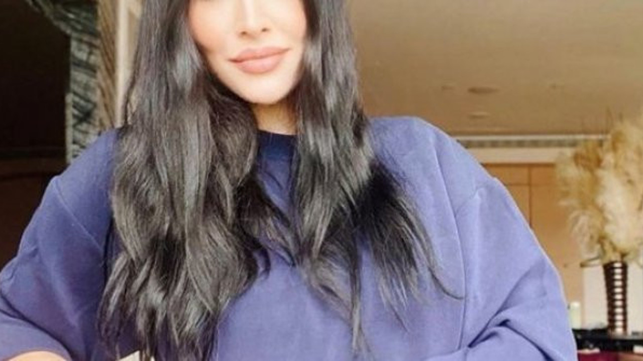 Sosyetik güzel Simge Sütşurup boş vermedi. Kurye neye uğradığına şaşırdı