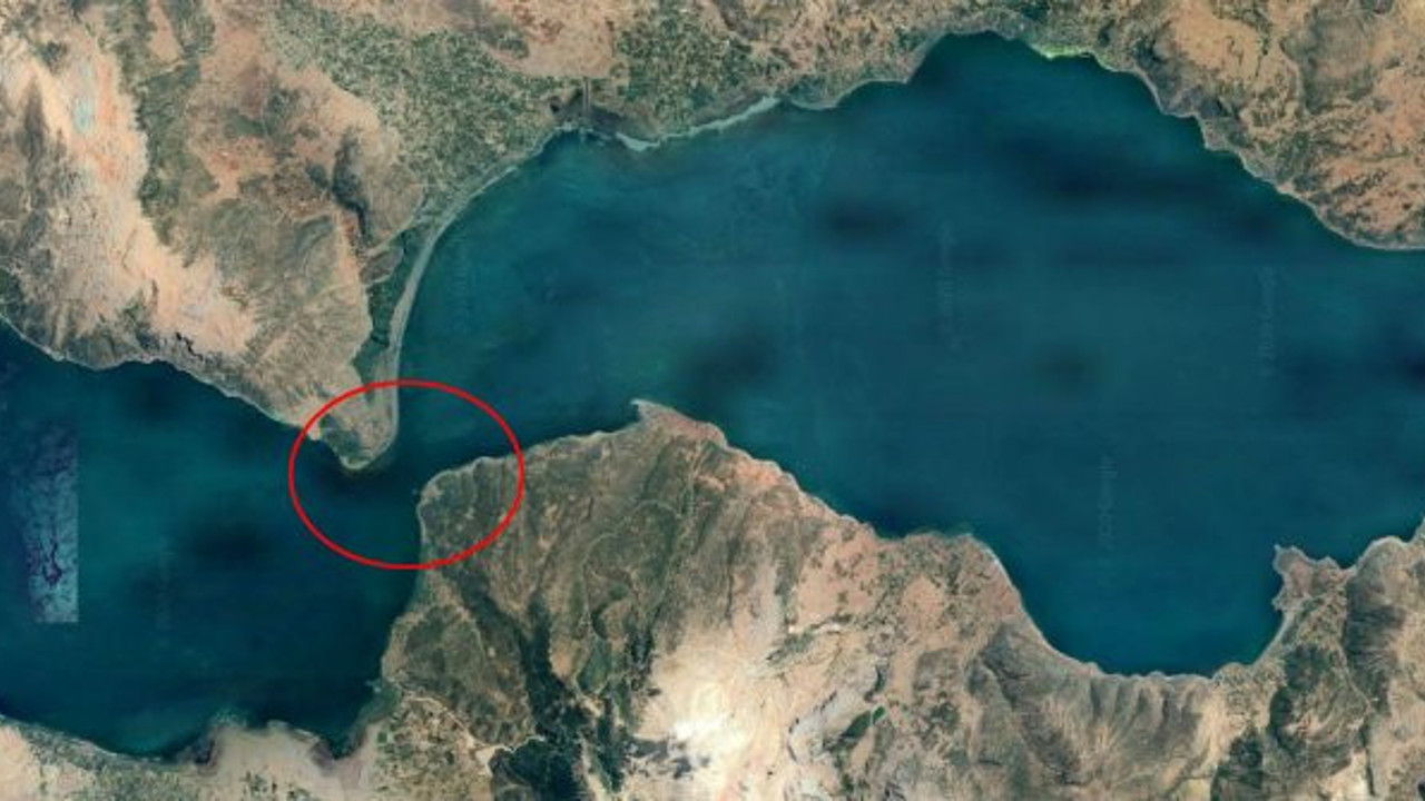 Eğirdir Gölü'nde tehlike çanları çalıyor. Tam ortadan ikiye bölünüyor