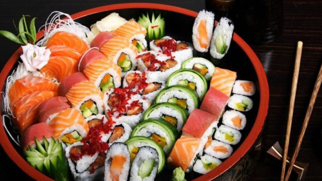 Sushi (Suşi) nasıl yapılır. MasterChef evde Sushi (Suşi) tarifi ve kullanılan malzemeler. Sushi (Suşi) yapımının püf noktaları