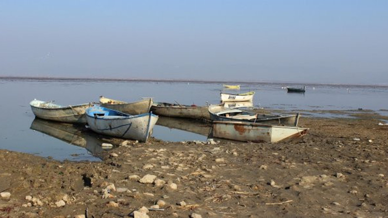 Marmara Gölü'nde tehlike çanları çalıyor. Yetkililerden acil destek istendi