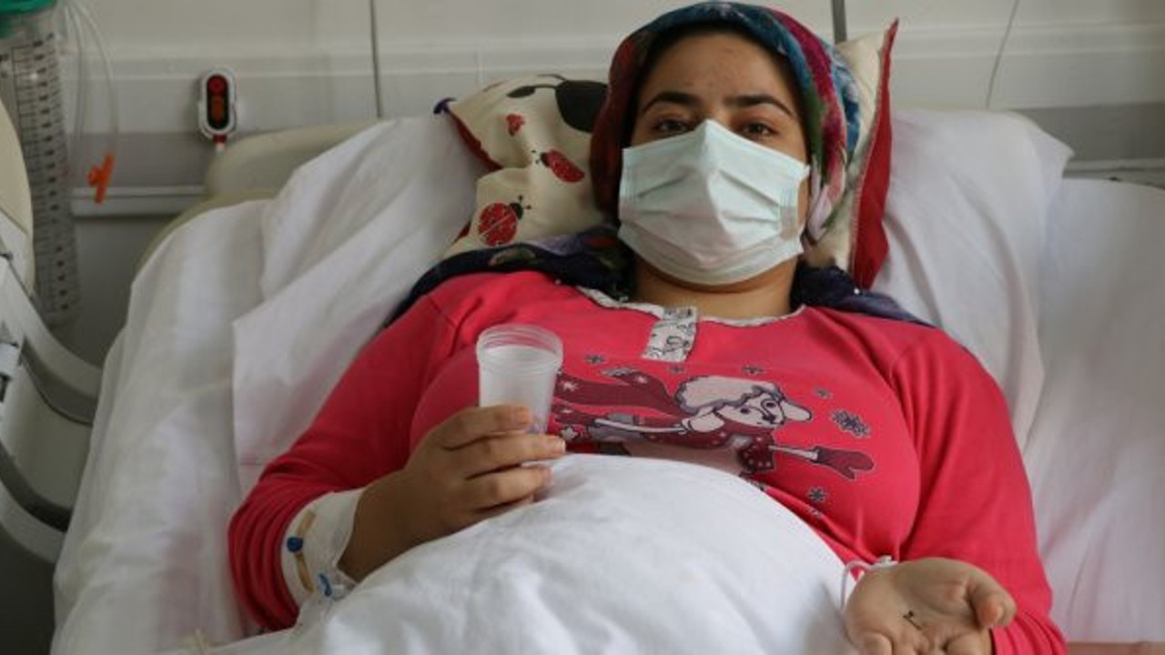 Karın ağrısıyla gitti, ameliyata alındı. Doktorlar tam 17 sene sonra çıkardı