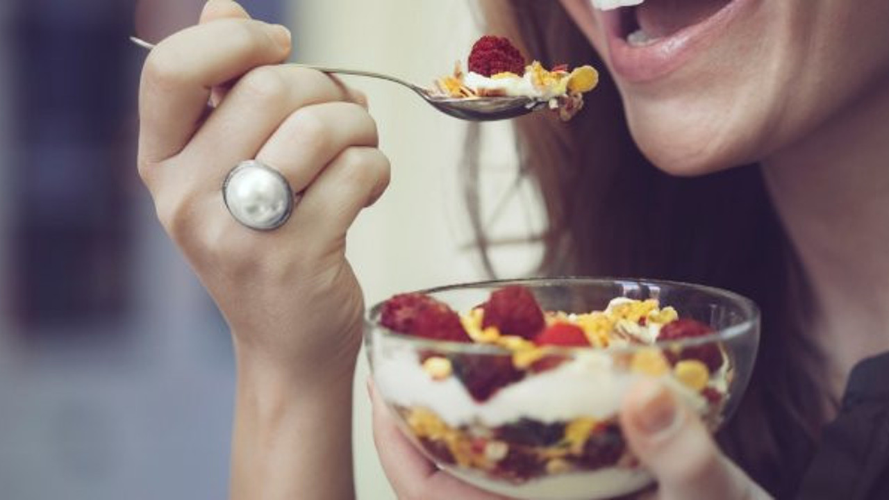 Meğer beyne kadar etkiliyormuş. Farkında olmadan bol bol tüketiyoruz ama faydası sandığımızdan daha çok