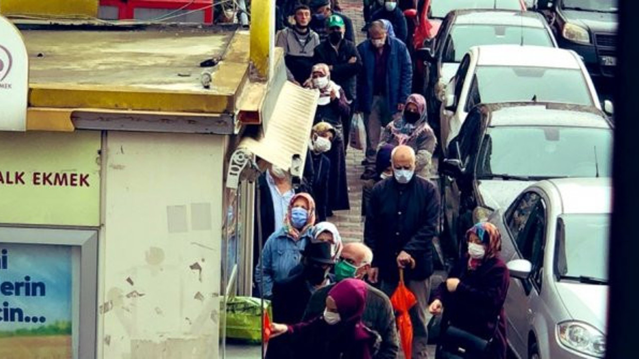 Vatandaşın ucuz ekmek kuyruğunda beklemesinin altından kimler çıktı. Gazeteci Yeliz Koray gerçeği hatırlattı