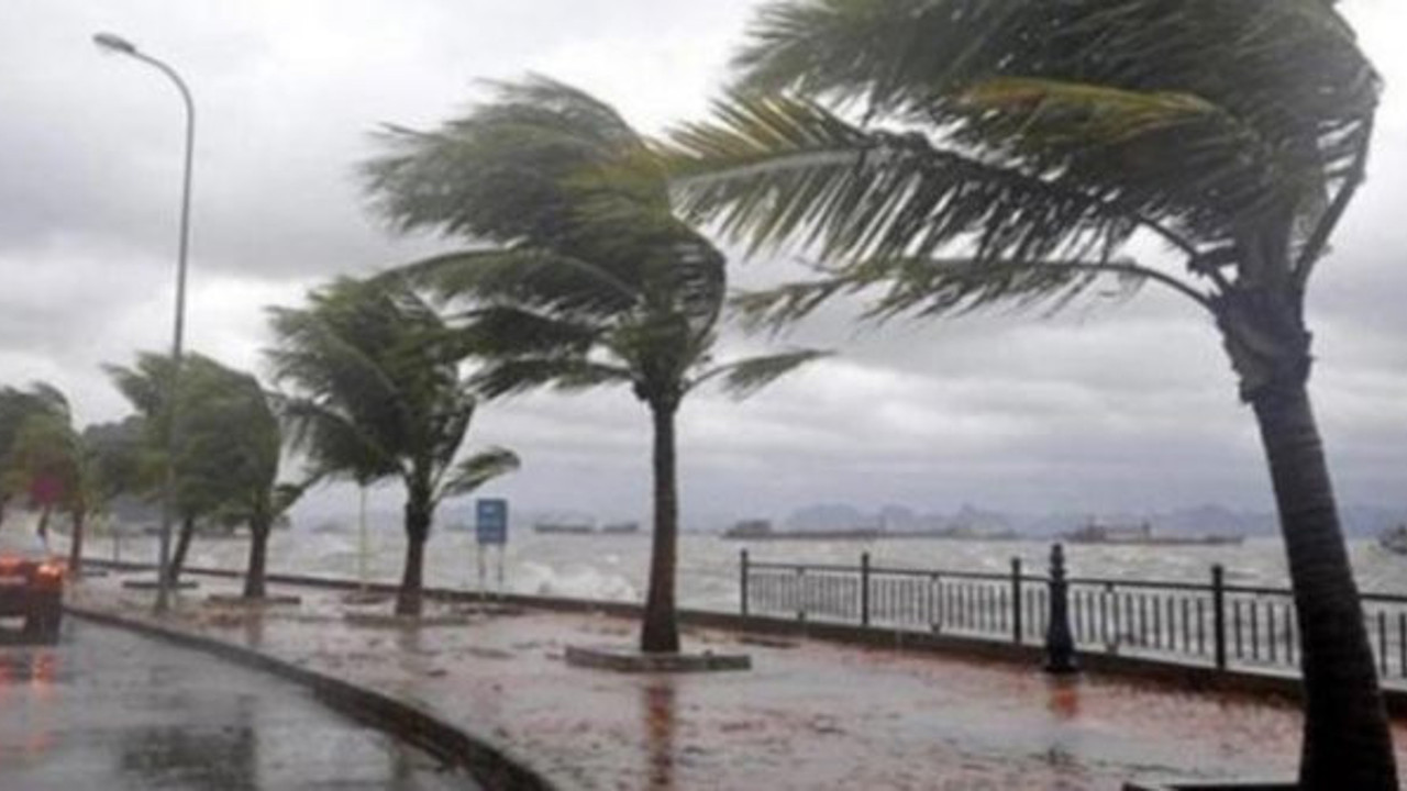 Meteoroloji ilçeleri tek tek uyardı. Çatılar uçabilir, ağaçlar devrilebilir