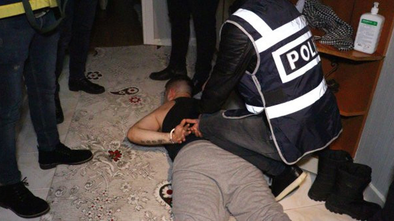 Şafak vakti polis yere yatırıp kelepçeyi bastı. Ankara'da esnafın kabusu olmuşlardı