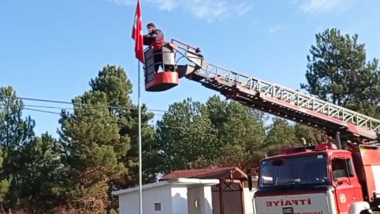 10 günde 3 kez Türk bayrağını çaldılar. Kastamonu'da akılalmaz olay