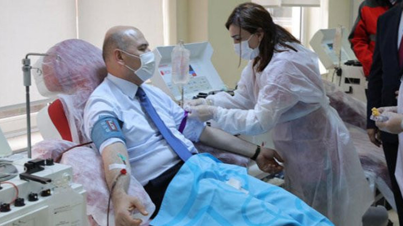 Koronayı atlatan İçişleri Bakanı Süleyman Soylu immün plazma bağışı yaptı
