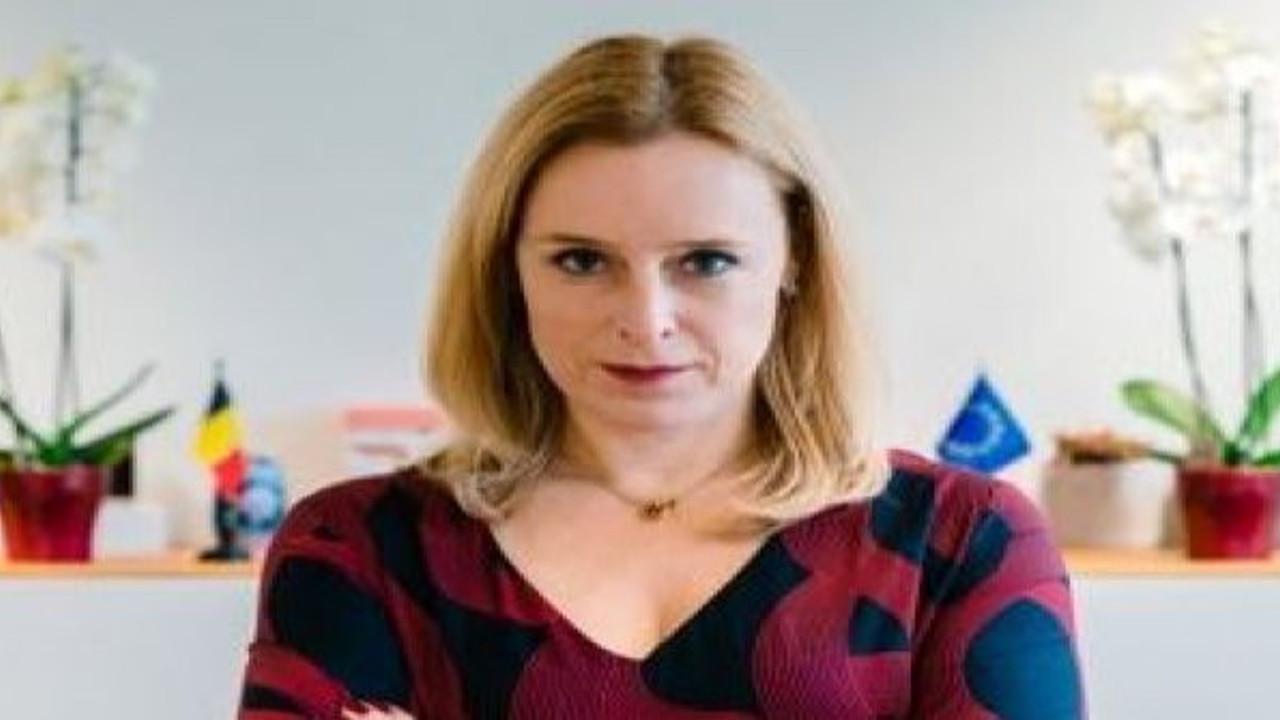 Belçikalı Bakan Eva De Blekeer, AB’nin anlaşma imzaladığı korona virüs aşı fiyatlarını yanlışlıkla açıkladı, gizli kalması gerekiyordu