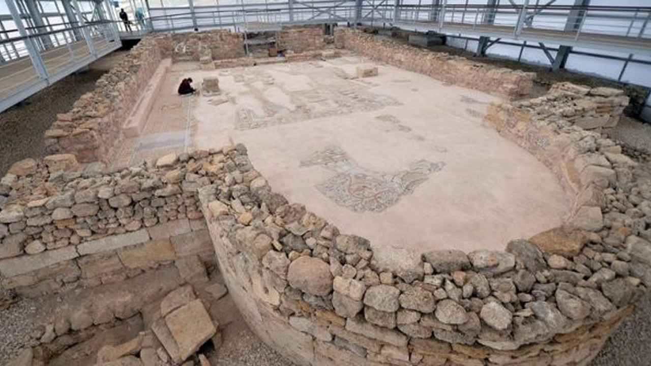 Hadrianaupolis Antik Kenti'nde ortaya çıkarıldı. Tam 1800 yıllık. Çalışmalara hız verildi