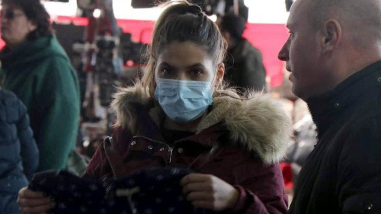 Türk profesör 'yanlış biliniyor' diye duyurdu. Korona virüs asıl böyle bulaşıyor