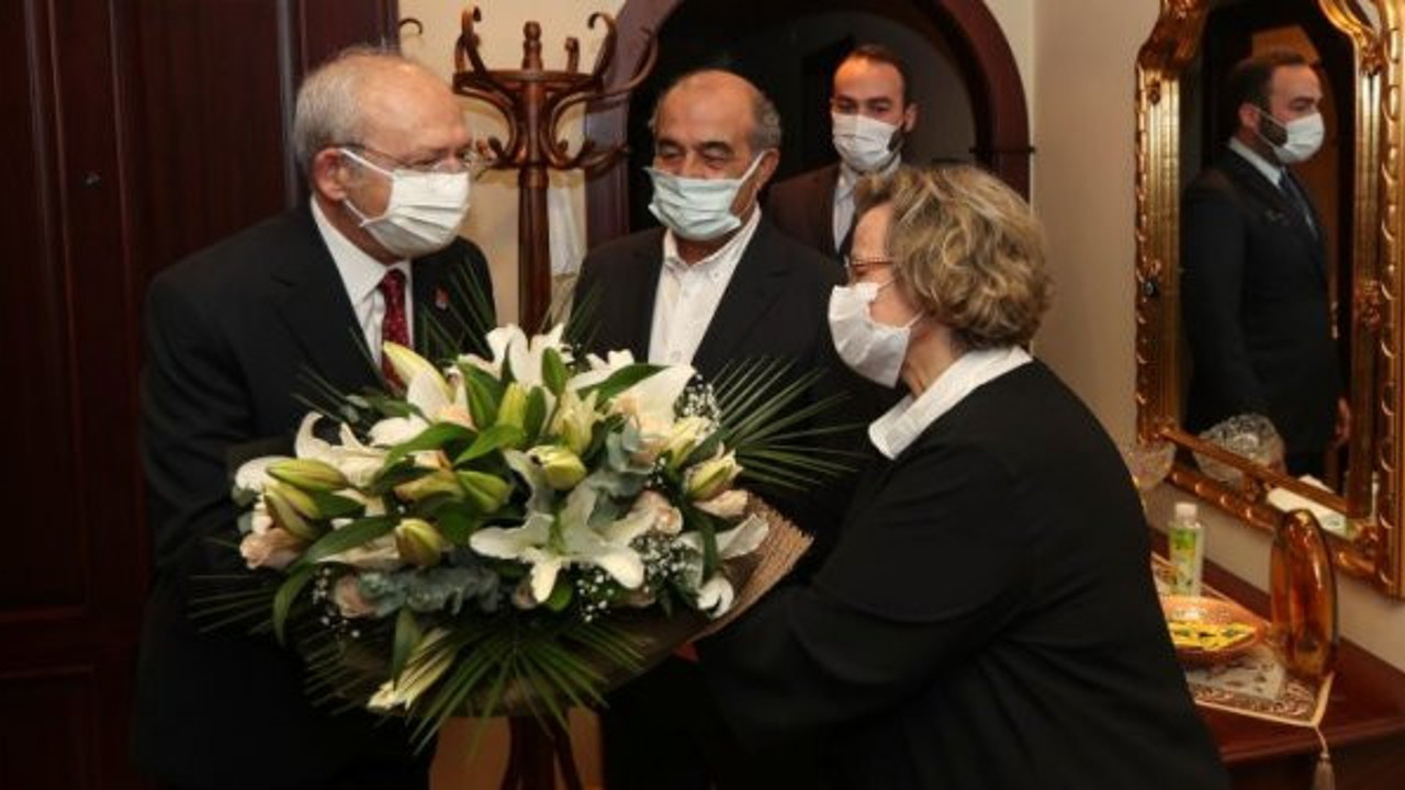 Kemal Kılıçdaroğlu, Alparslan Türkeş'in eşi Seval Türkeş'i ziyaret etti