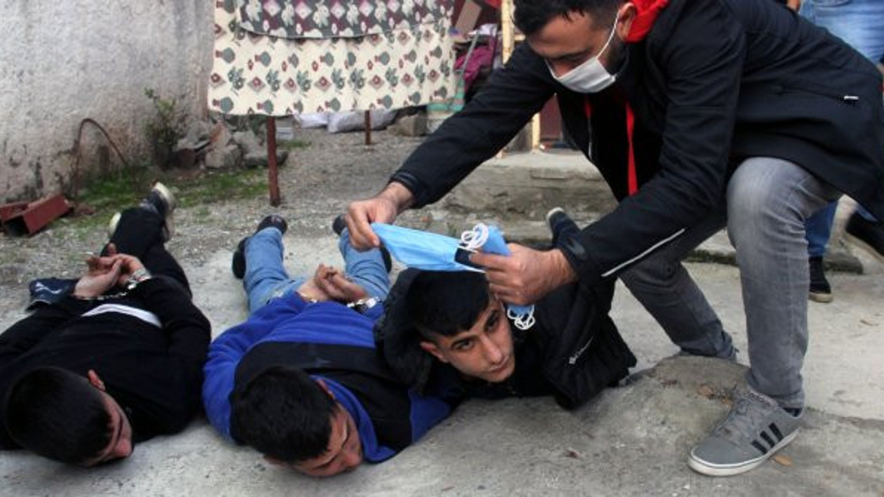 Adana'da nefes kesen baskın. Yat yere eller yukarı azılı çete kuzuya döndü