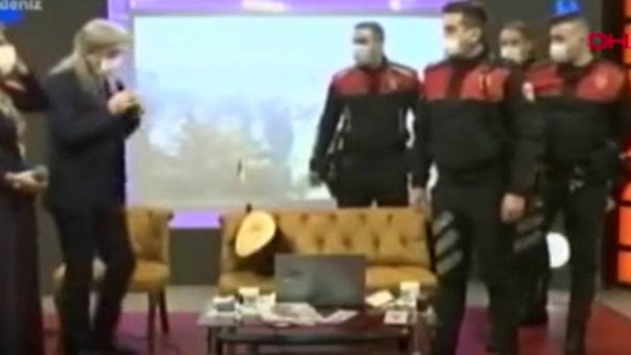 Polisler canlı yayında stüdyoyu bastı. Ekipler, nereye geldiklerini bilmiyorlardı