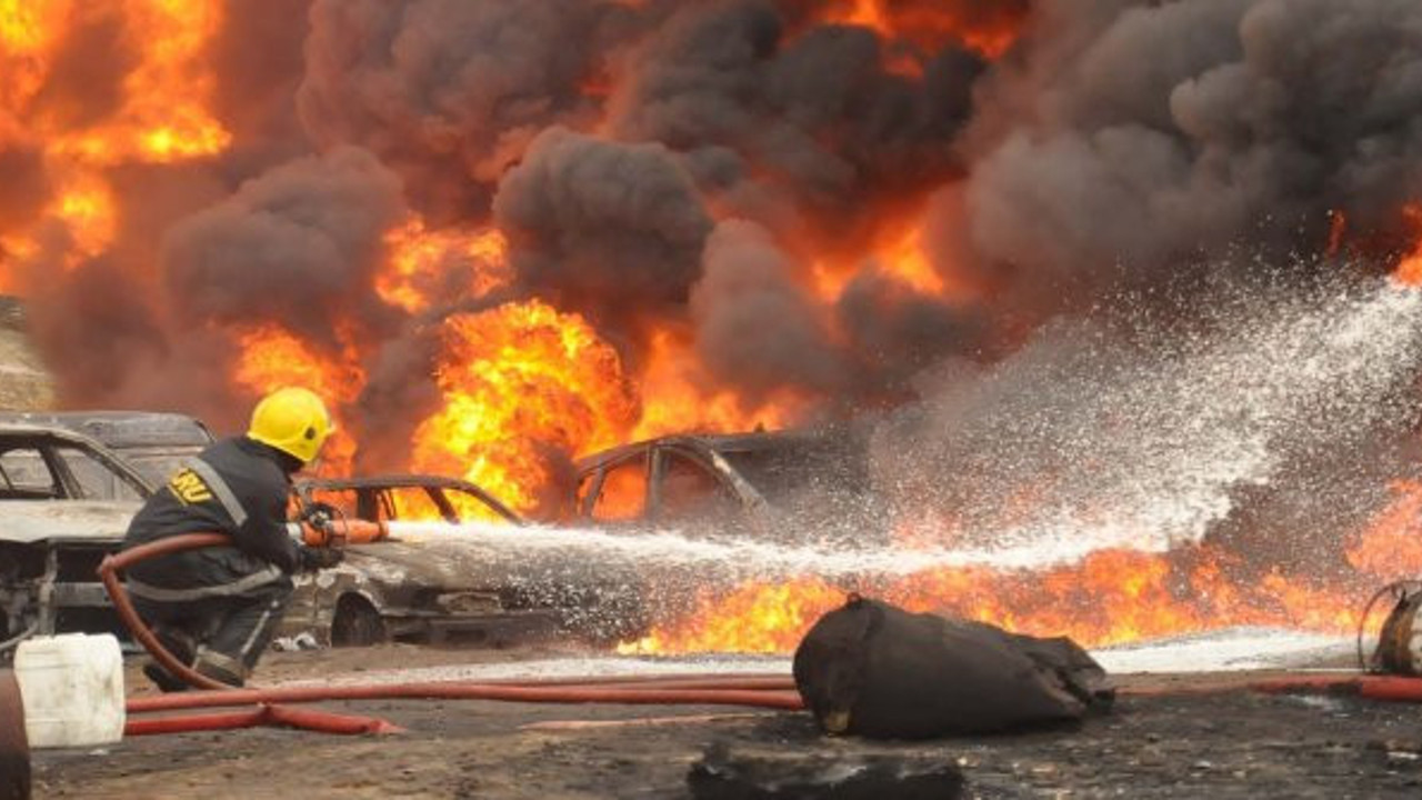 İnfilak eden akaryakıt tankeri 6 can aldı