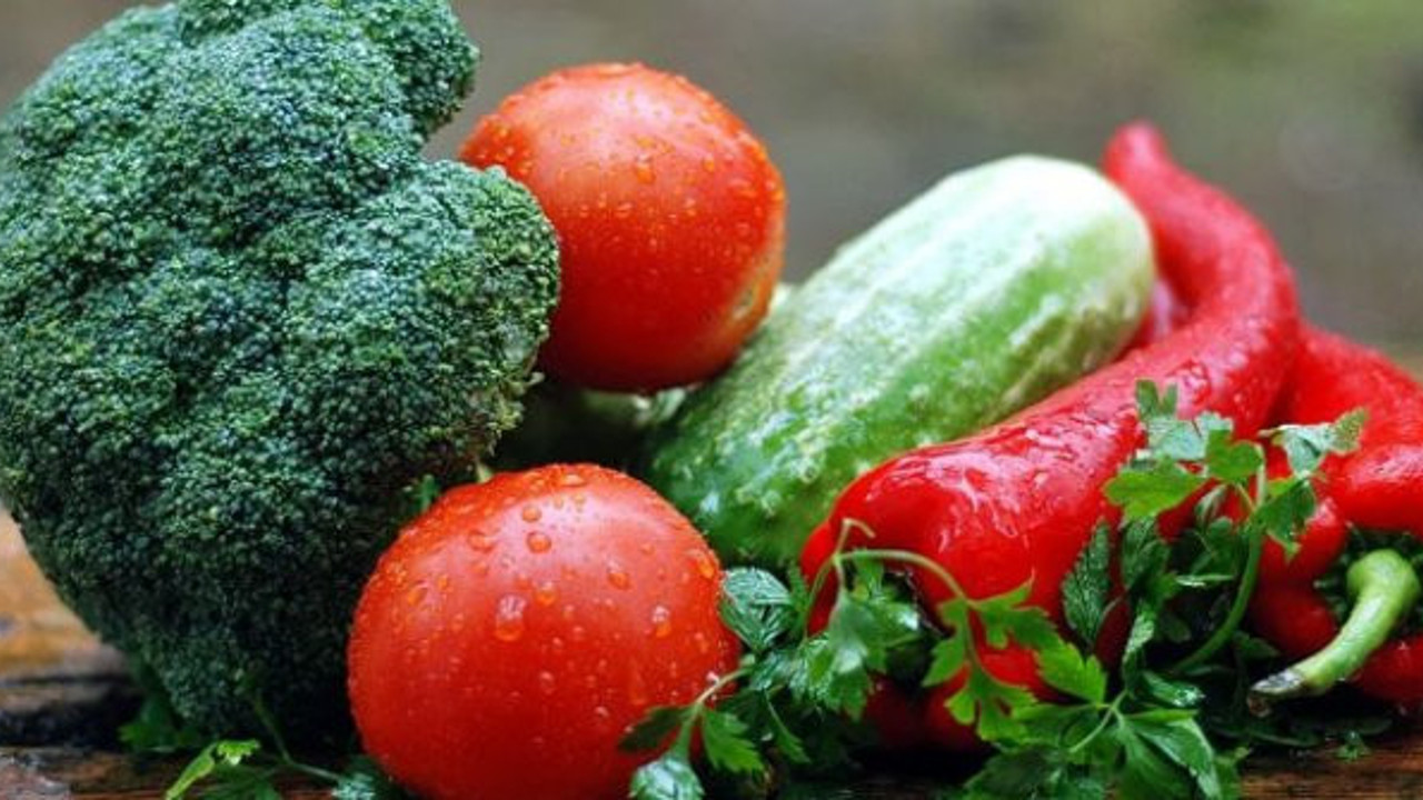 Prof. Dr. Oğuz Özyaral koronanın en sevdiği besini açıkladı. Virüsten koruyacak besinleri tek tek sıraladı