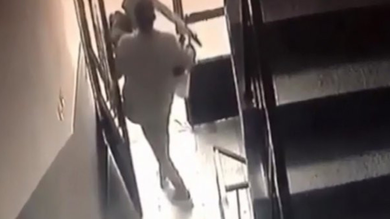 Yöneticinin gözü önünden çoook rahat geçti. Hırsız neredeyse bir el at yardımcı ol kıvamında (25 Aralık 2020)