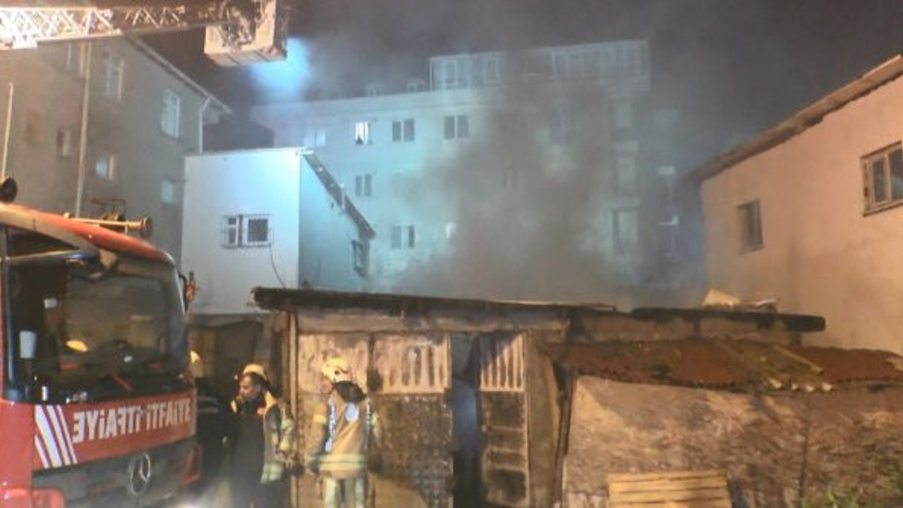 Sancaktepe'de alev alev yanan atölyeden bekçi canını zor kurtardı