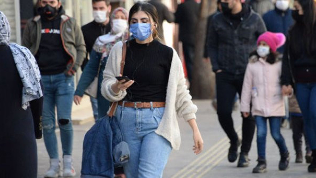 Türk profesör, kış aylarında maske takmanın, kimsenin aklına gelmeyecek bir yararını daha açıkladı