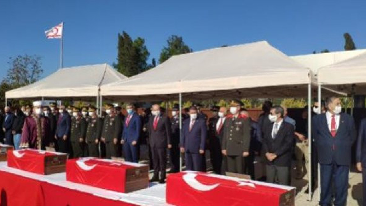 Rumların Kıbrıs’ta 46 yıl önce katlettiği 14 şehit çocuk toprağa verildi