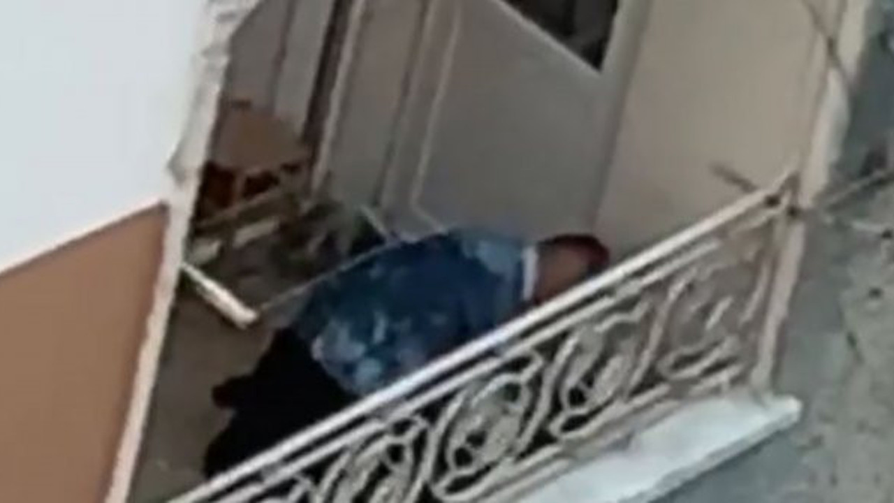 Köpeğine şiddet uygulayan adam görüntüleri çekene dava açtı. Yavuz hırsız ev sahibini bastırır.