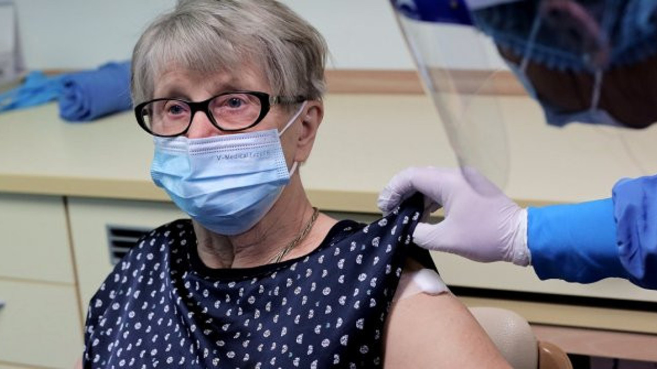 Slovenya'da korona virüs aşısı yapıldı