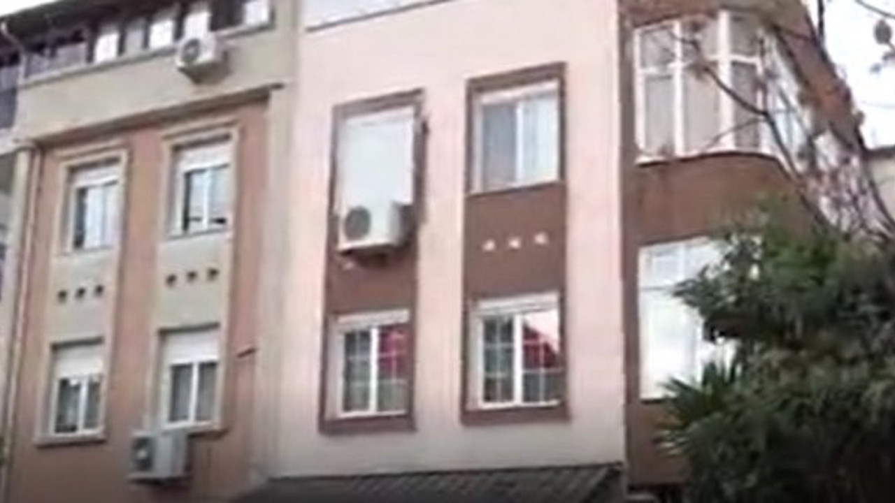 Kırgız kadın sevgilisinin evinde ölü bulundu.Üşüdüğünü düşünerek üzerini örttü