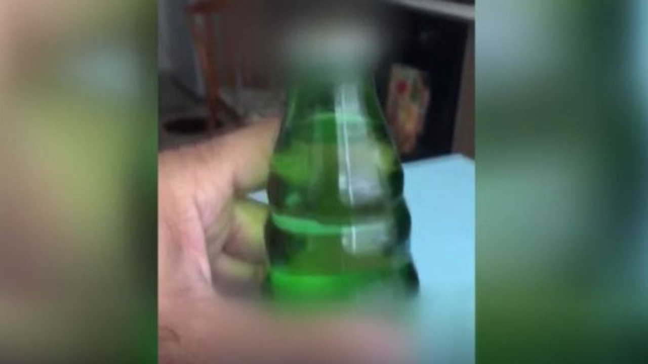 Marketten aldığı soda şişesini eve götürünce neye uğradığını şaşırdı
