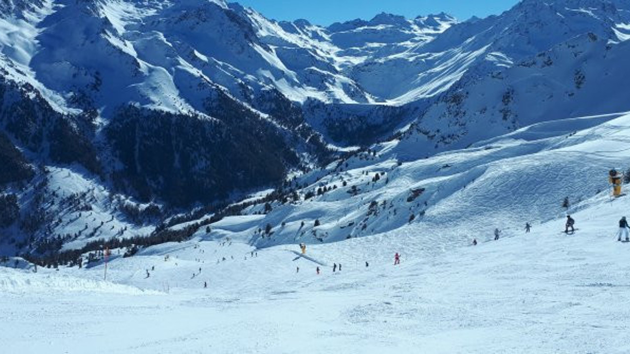 200 İngiliz karantinadan kaçtı