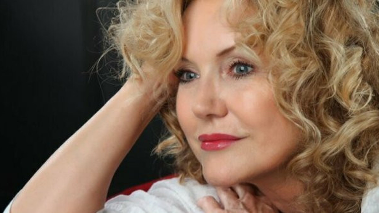 Önce babasını sonra annesini kaybetti. Ünlü oyuncu Suna Yıldızoğlu sosyal medya hesabından duyurdu