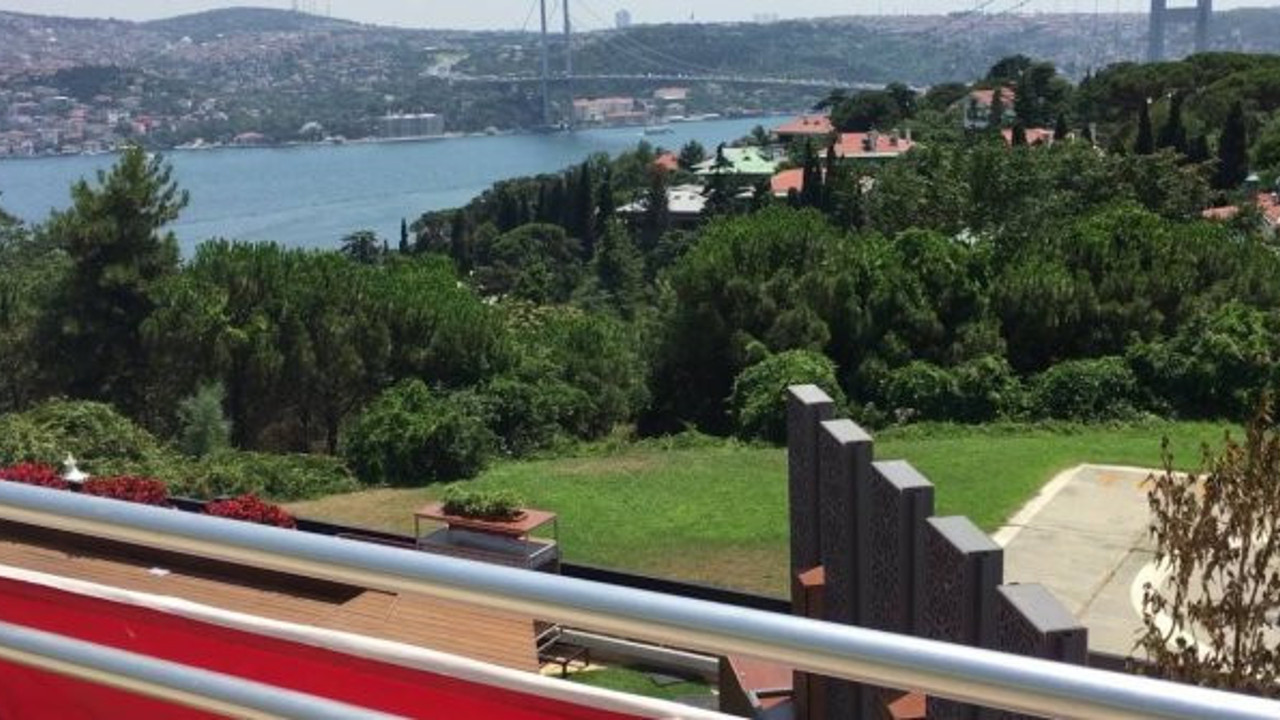 Ulus'taki paha bilmez TRT binası boşaltılıyor. Depreme dayanıklı olmaması gerekçesiyle. İnsan onun manzarasında 300 yıl yaşar