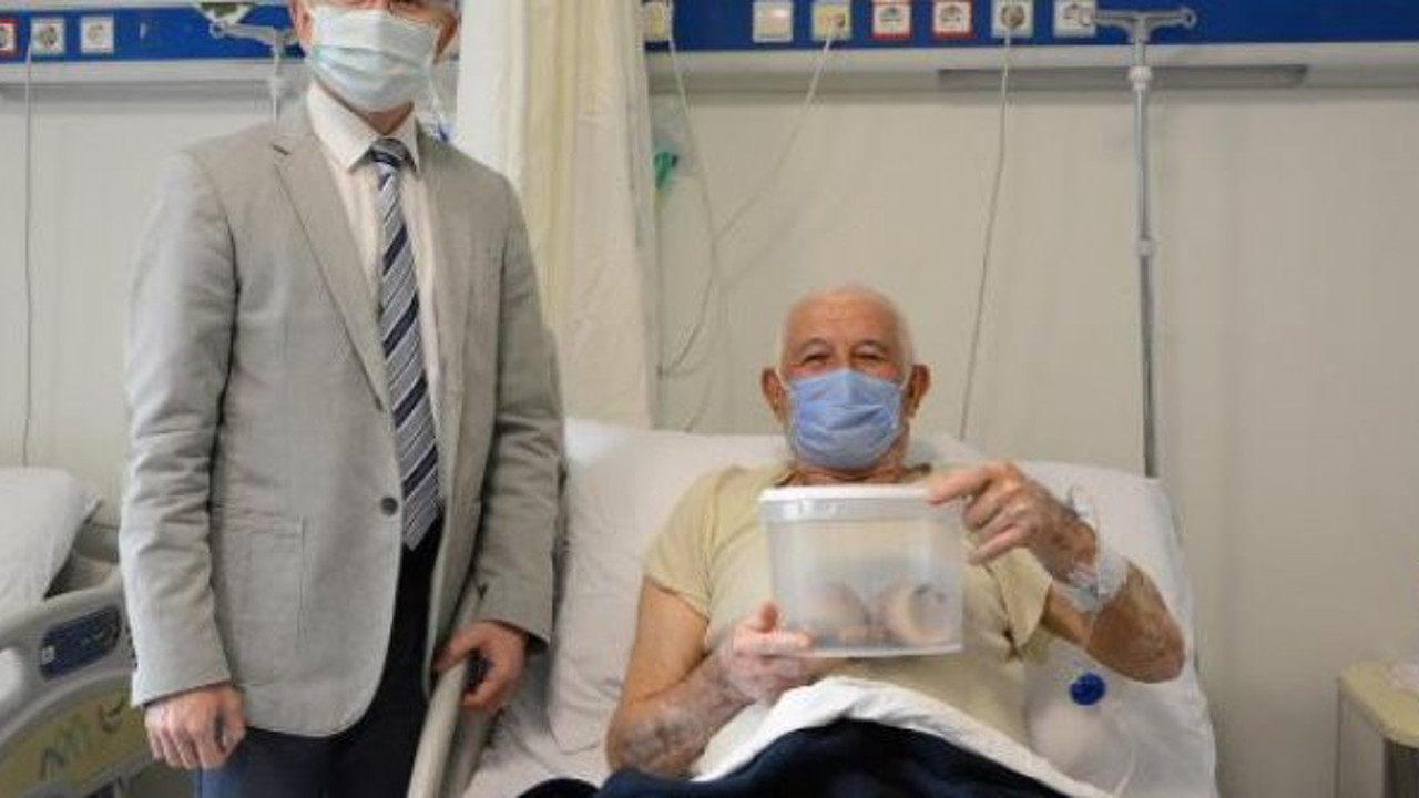 Mesanesinden 2.5 kilo taş çıktı. Vücut resmen kaya üretmiş