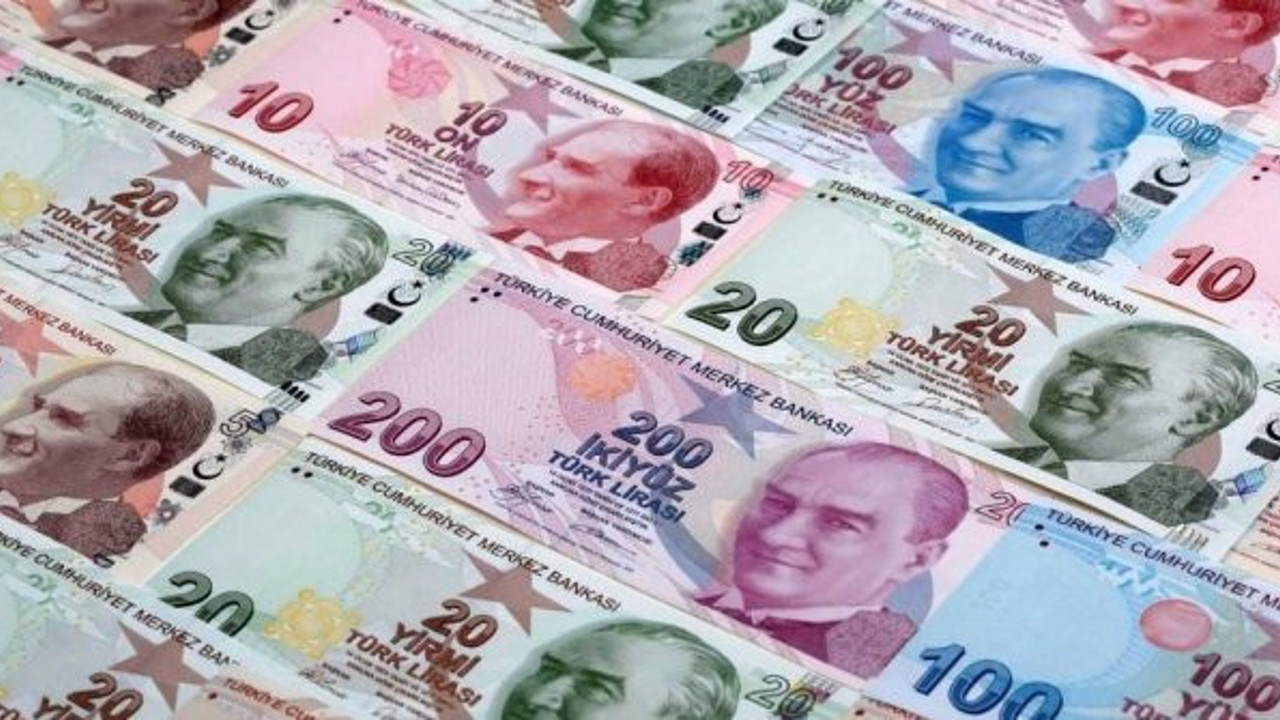 Türk Lirası eriye eriye muma döndü. Ekmek hesabı şaşkına çevirdi. Vatandaş kara kara düşünüyor