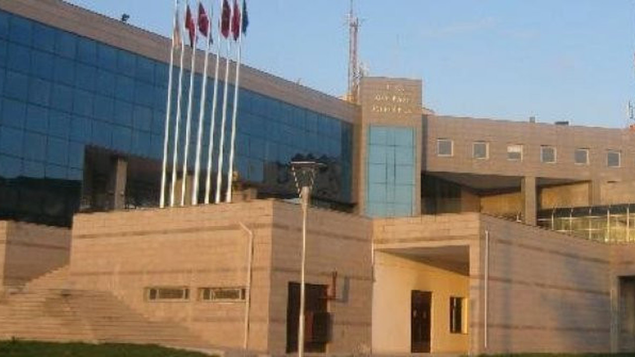 Rüyada görseniz inanmazsınız ama burası Türkiye. Dolu koltuğa adam atamışlar!