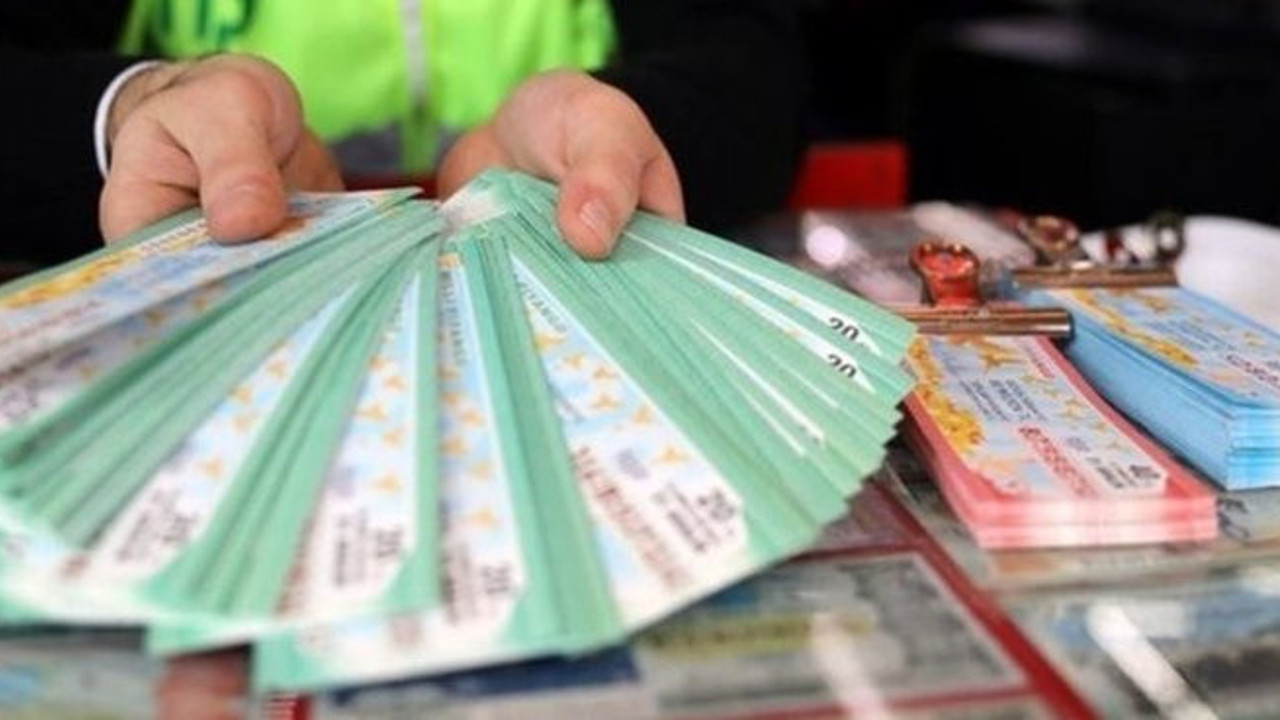 Milli Piyango biletlerinde son gelişme. Yılbaşı özel çekilişinde milli piyango yetkilileri toplandı