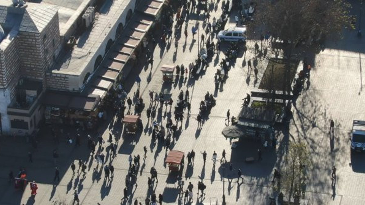 Eminönü’ndeki yoğunluk böyle görüntülendi