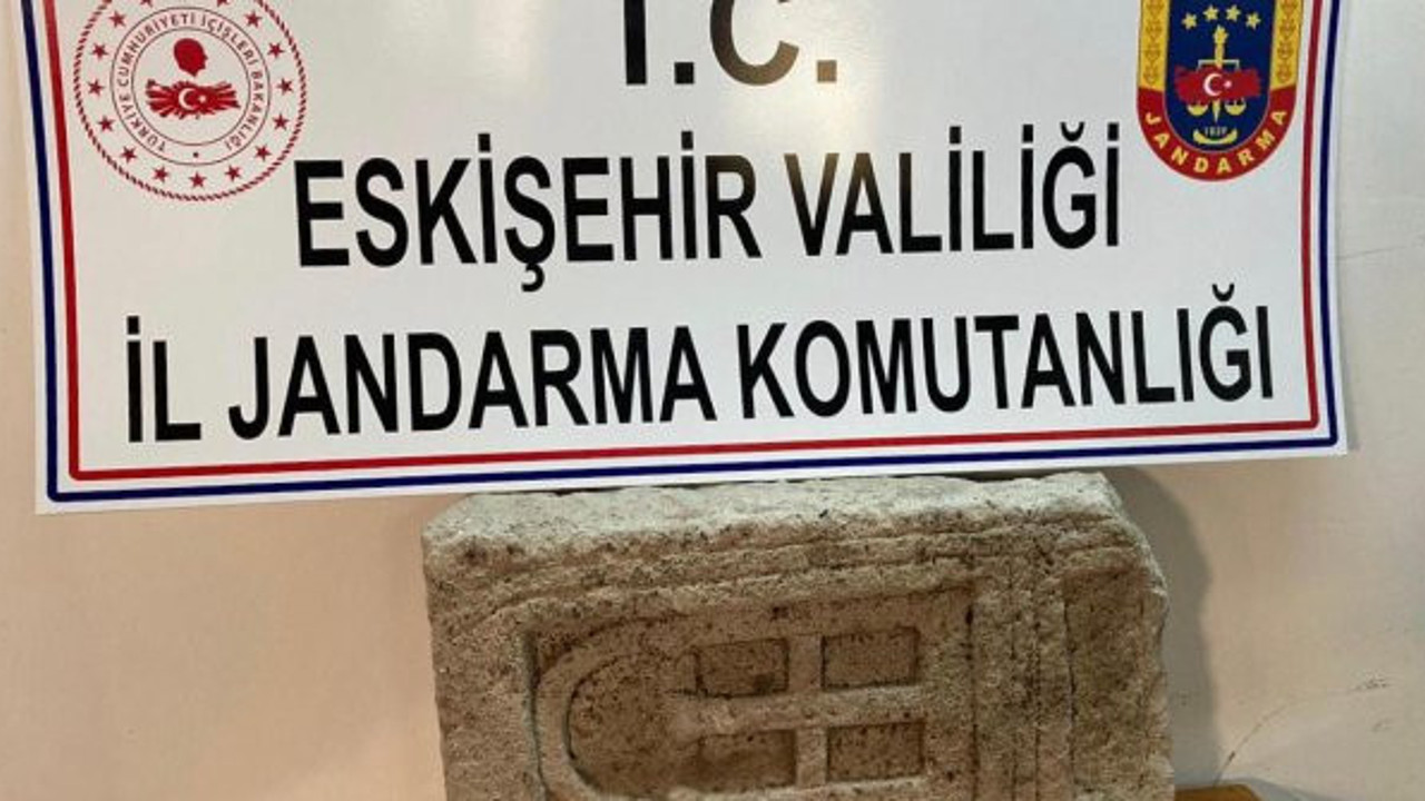 Bizans dönemine ait mezar taşı ele geçirildi